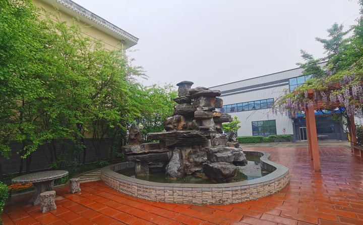 處理農(nóng)林廢棄物，變樹枝為燃料顆粒，節(jié)能環(huán)保，一起保衛(wèi)我們的藍天白云.jpg